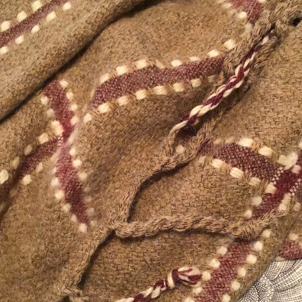 Ladies poncho - Picture 6 of 7